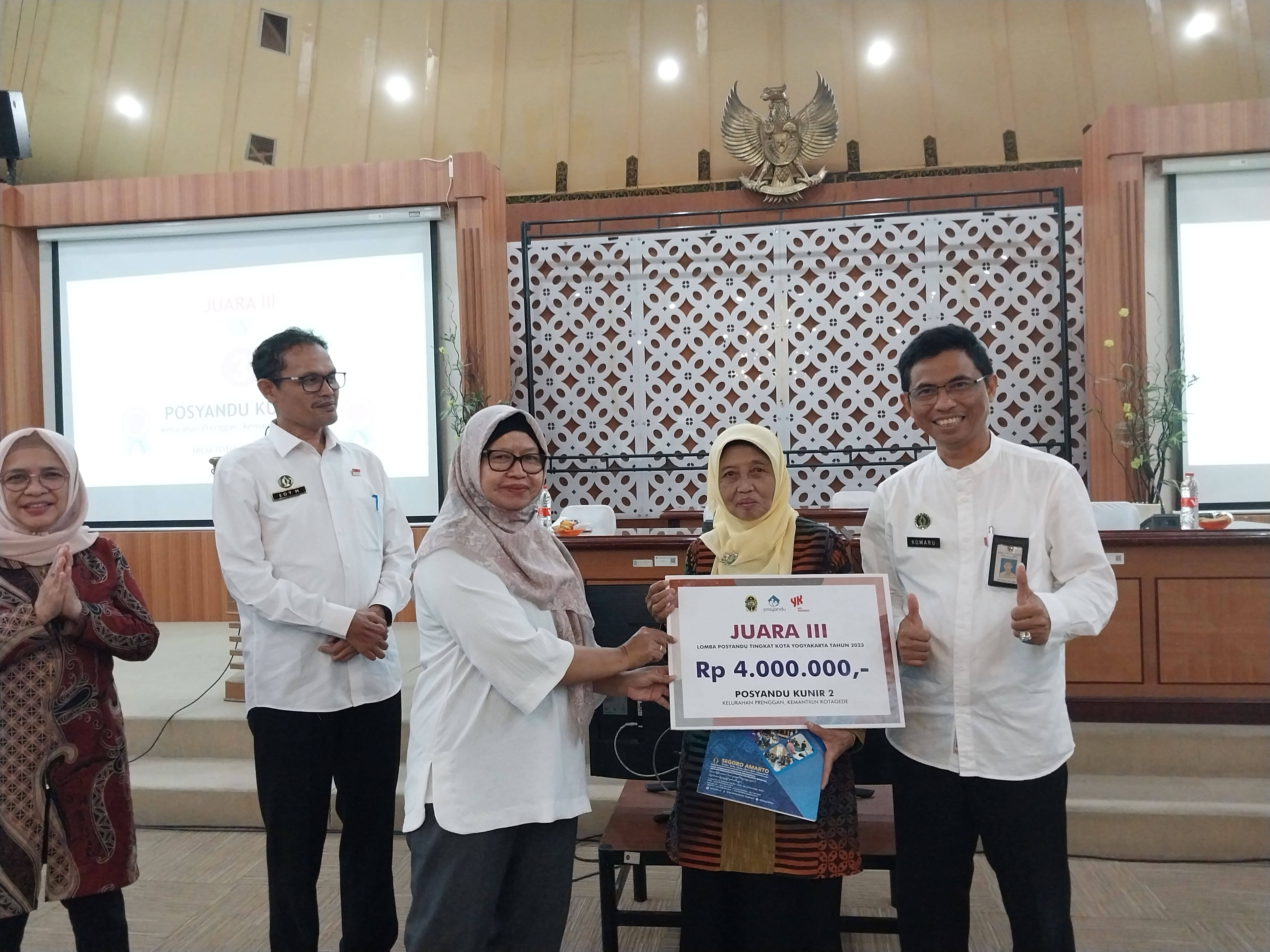 Penyerahan Hadiah Lomba Posyandu Tingkat Kota Yogyakarta